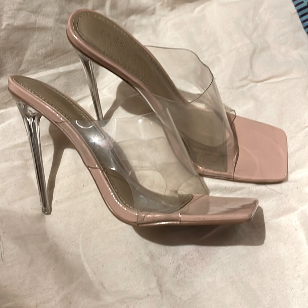 Nude / clear